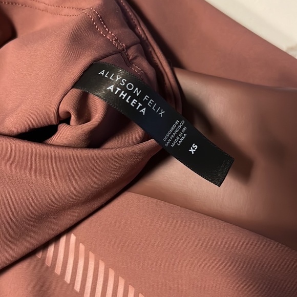 Like New Athleta Limited Edition Allyson Felix 7/8 tight, size XS - Picture 9 of 9